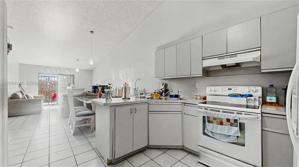 5465 W 21st Ct Hialeah, FL 33016