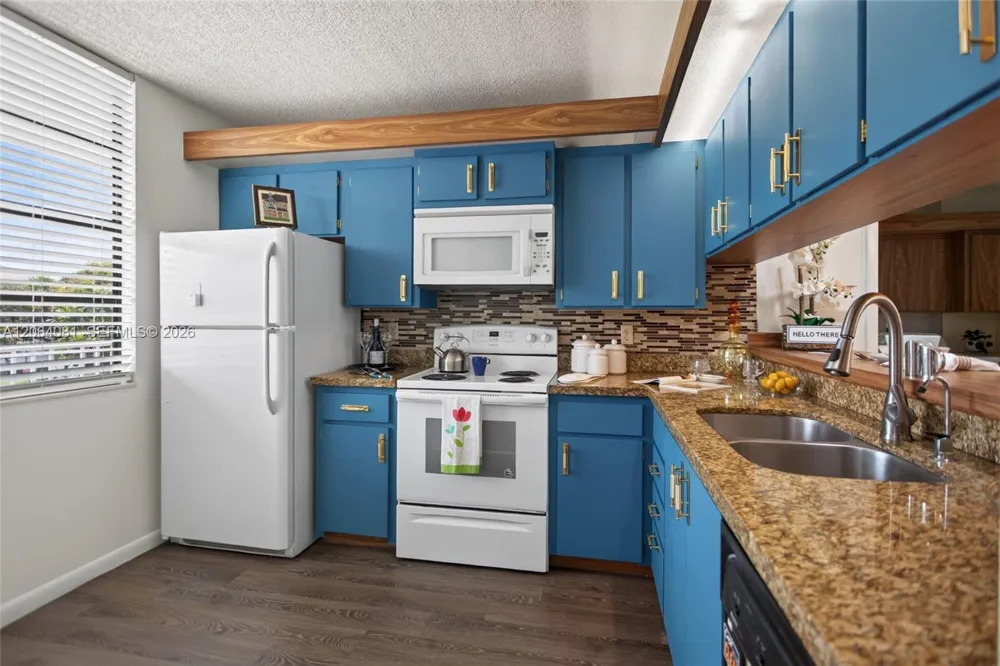 1713 Whitehall Dr #306 Davie, FL 33324