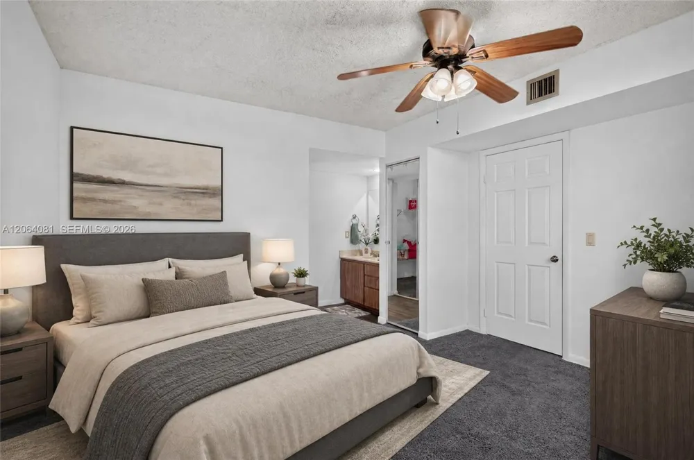 1713 Whitehall Dr #306 Davie, FL 33324