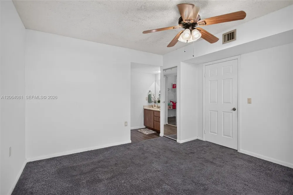 1713 Whitehall Dr #306 Davie, FL 33324