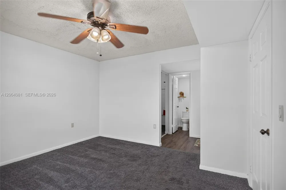 1713 Whitehall Dr #306 Davie, FL 33324
