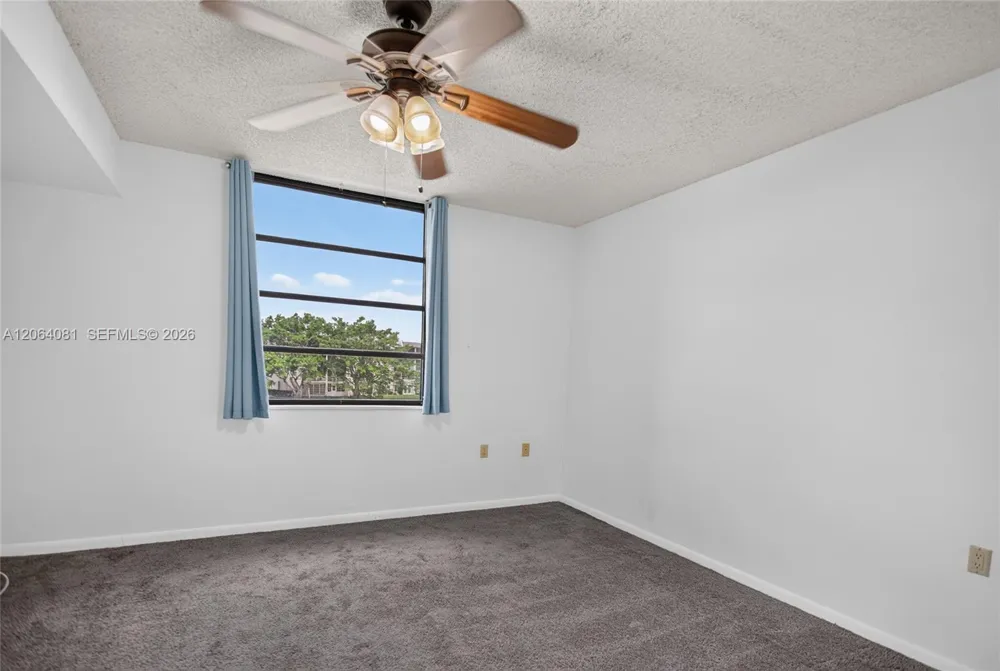 1713 Whitehall Dr #306 Davie, FL 33324