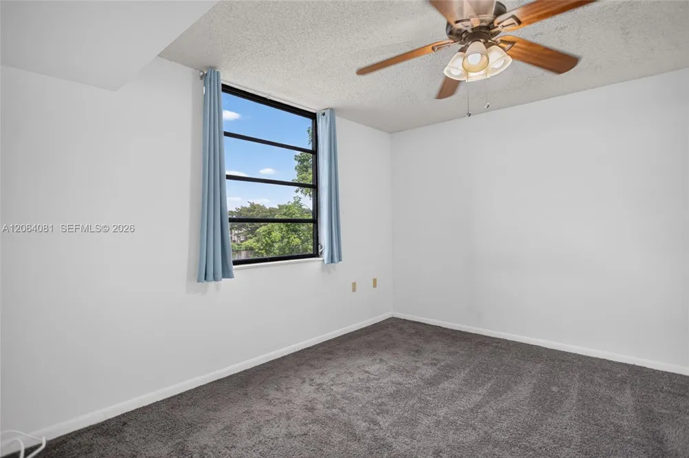 1713 Whitehall Dr #306 Davie, FL 33324