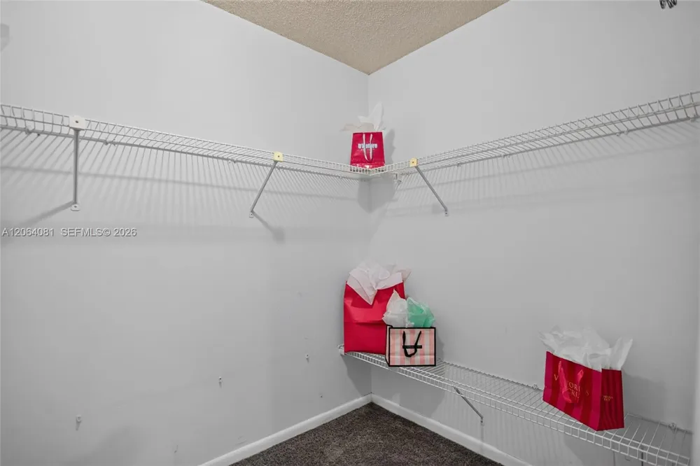 1713 Whitehall Dr #306 Davie, FL 33324