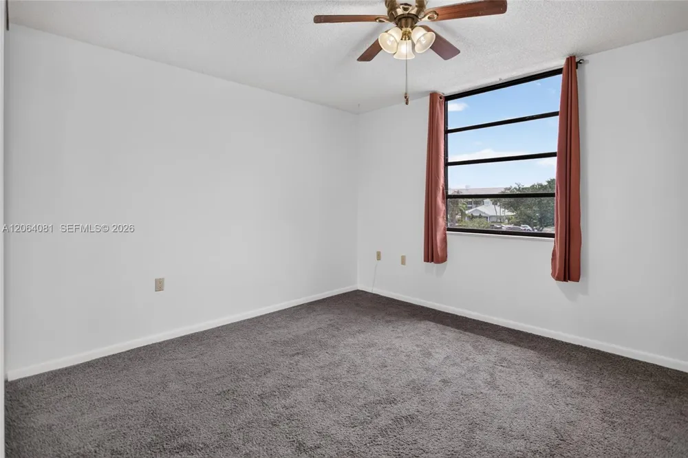 1713 Whitehall Dr #306 Davie, FL 33324