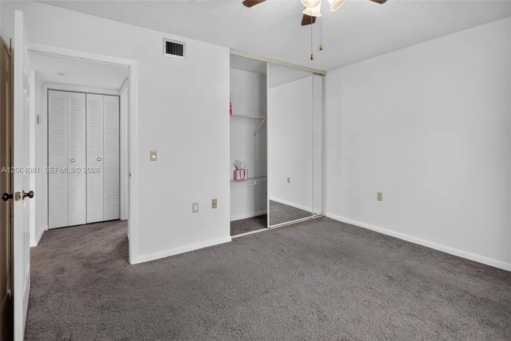 1713 Whitehall Dr #306 Davie, FL 33324