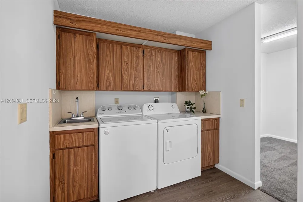 1713 Whitehall Dr #306 Davie, FL 33324