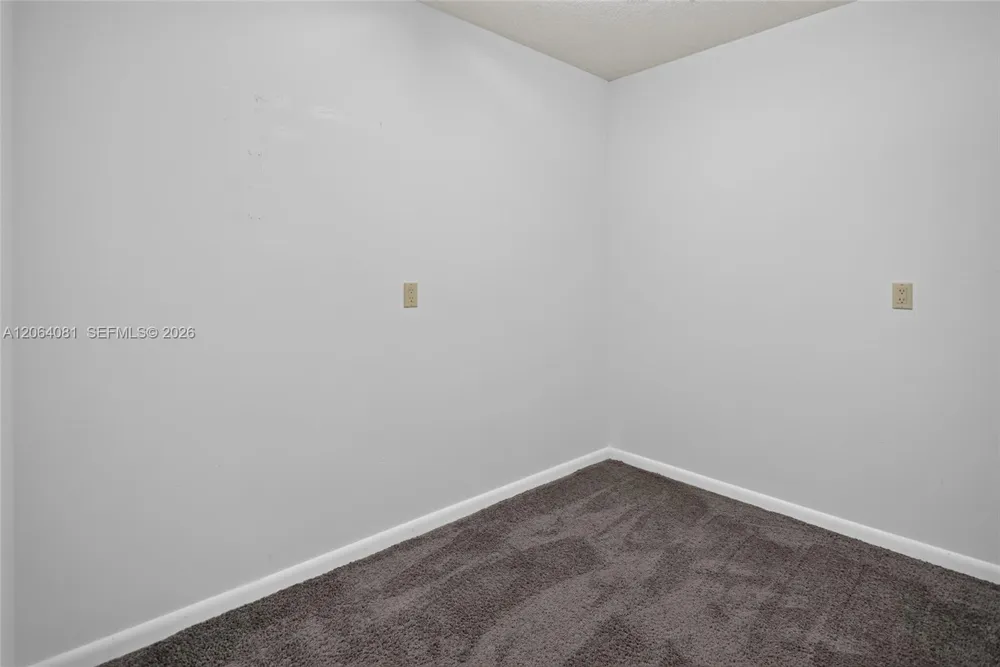 1713 Whitehall Dr #306 Davie, FL 33324