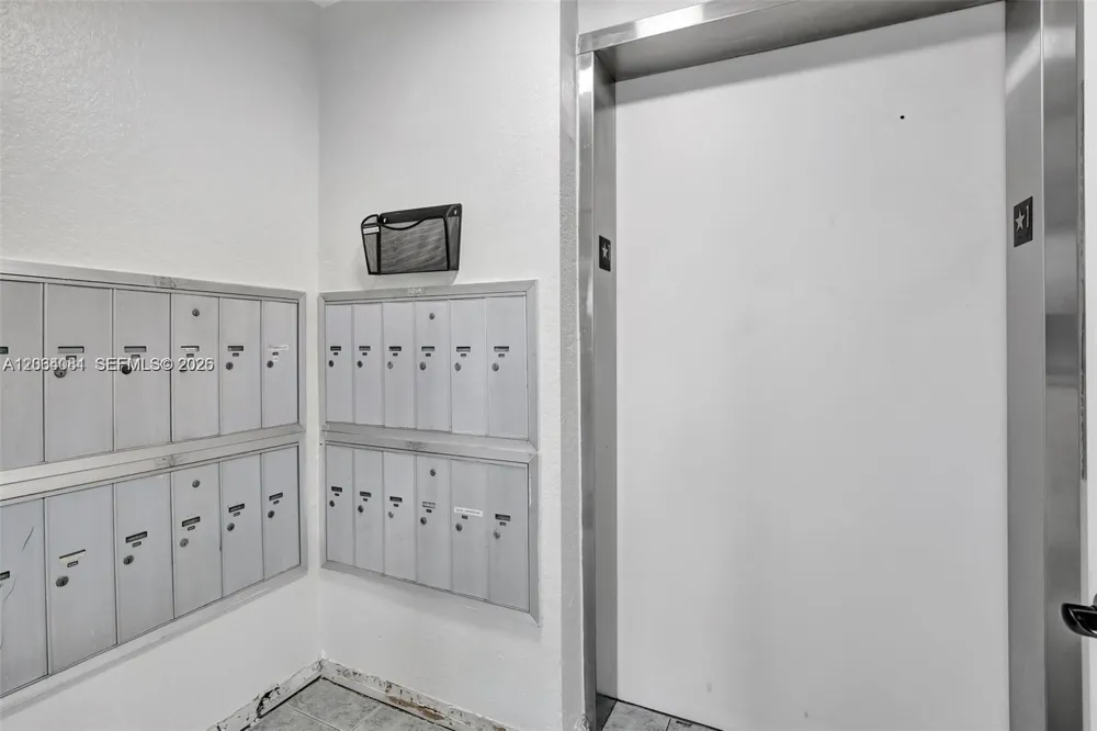 1713 Whitehall Dr #306 Davie, FL 33324