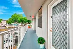 1713 Whitehall Dr #306 Davie, FL 33324