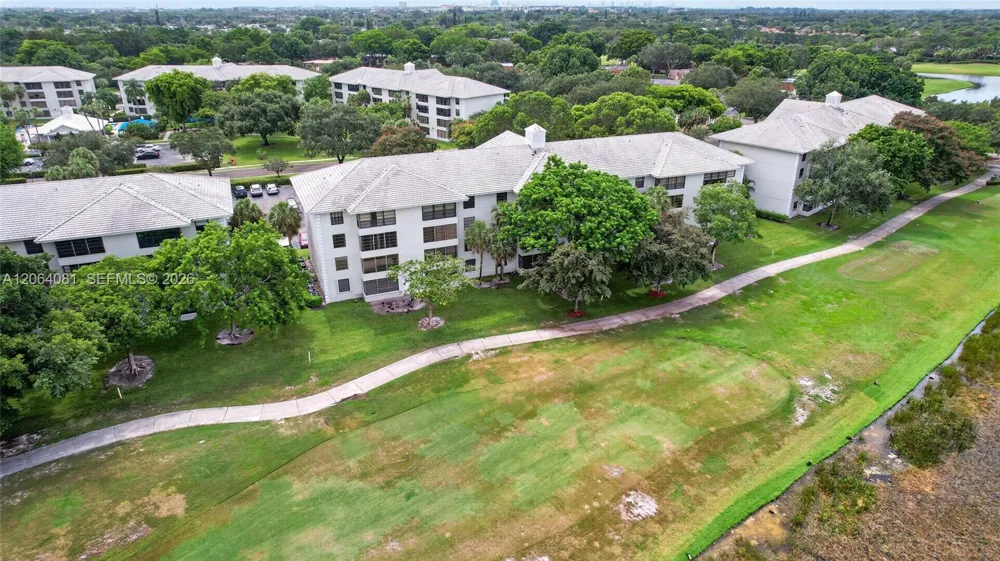 1713 Whitehall Dr #306 Davie, FL 33324