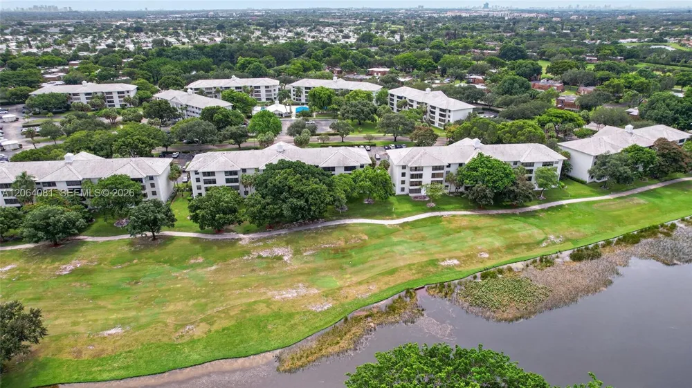 1713 Whitehall Dr #306 Davie, FL 33324