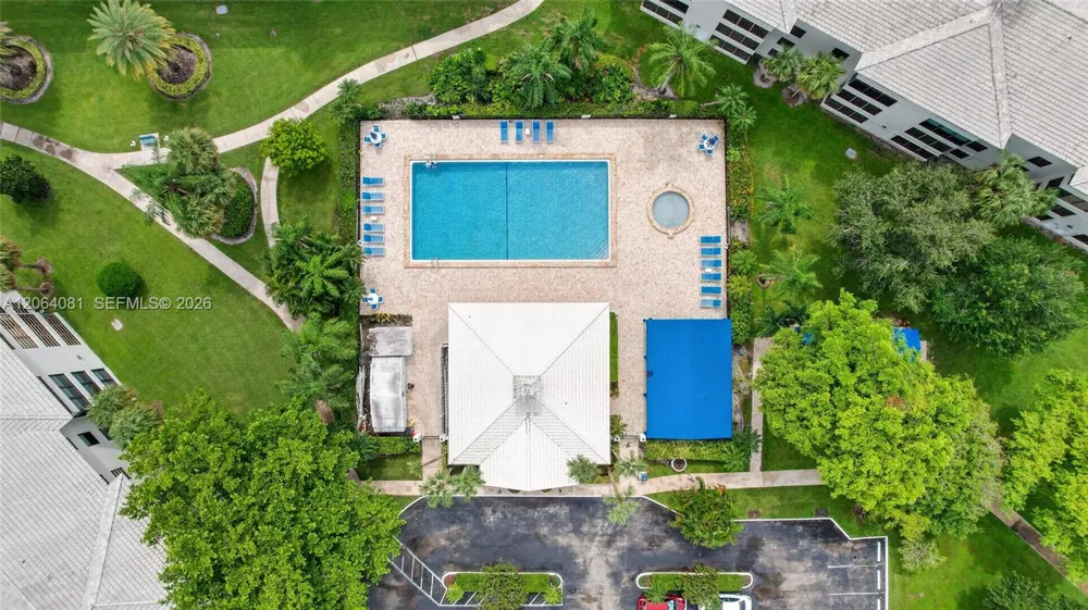 1713 Whitehall Dr #306 Davie, FL 33324