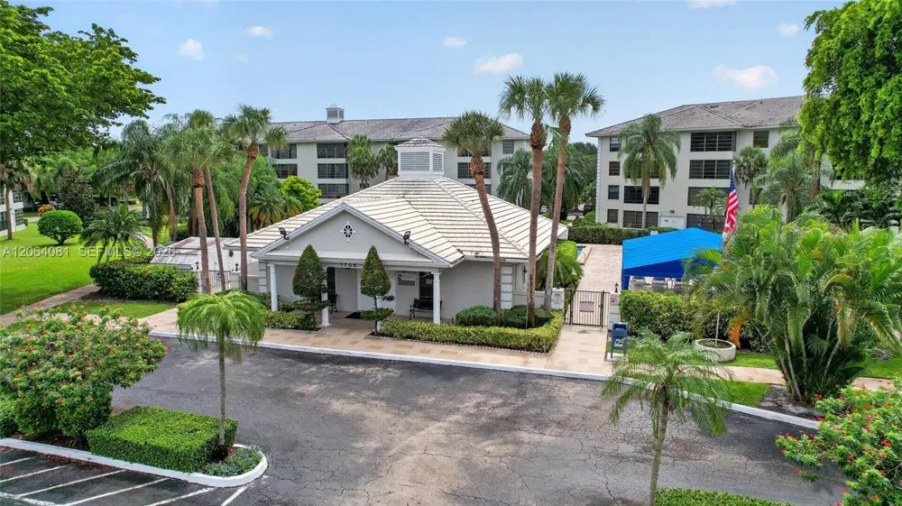 1713 Whitehall Dr #306 Davie, FL 33324