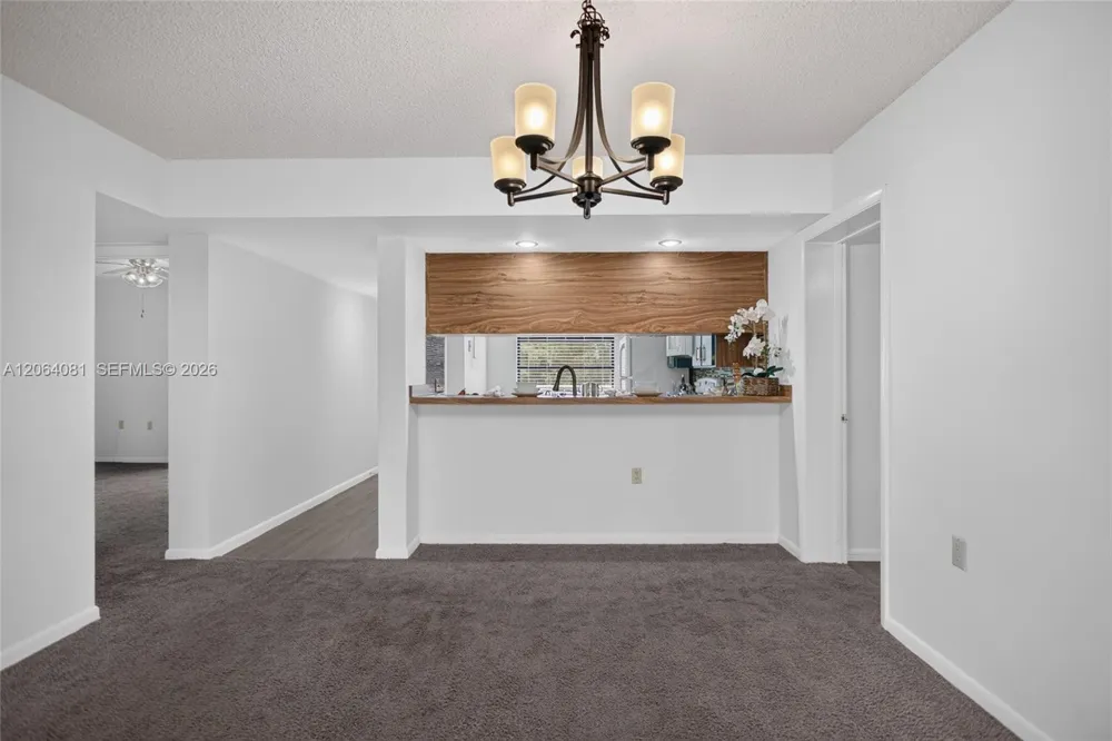1713 Whitehall Dr #306 Davie, FL 33324