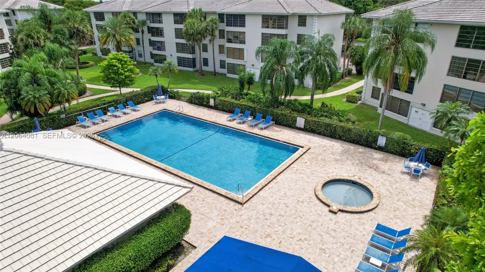 1713 Whitehall Dr #306 Davie, FL 33324