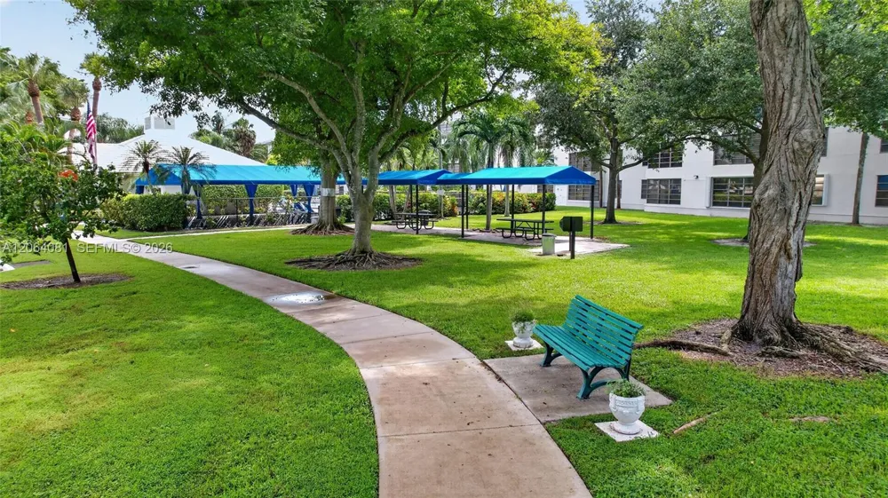 1713 Whitehall Dr #306 Davie, FL 33324