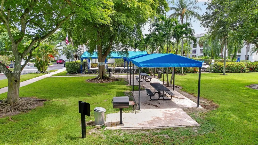 1713 Whitehall Dr #306 Davie, FL 33324