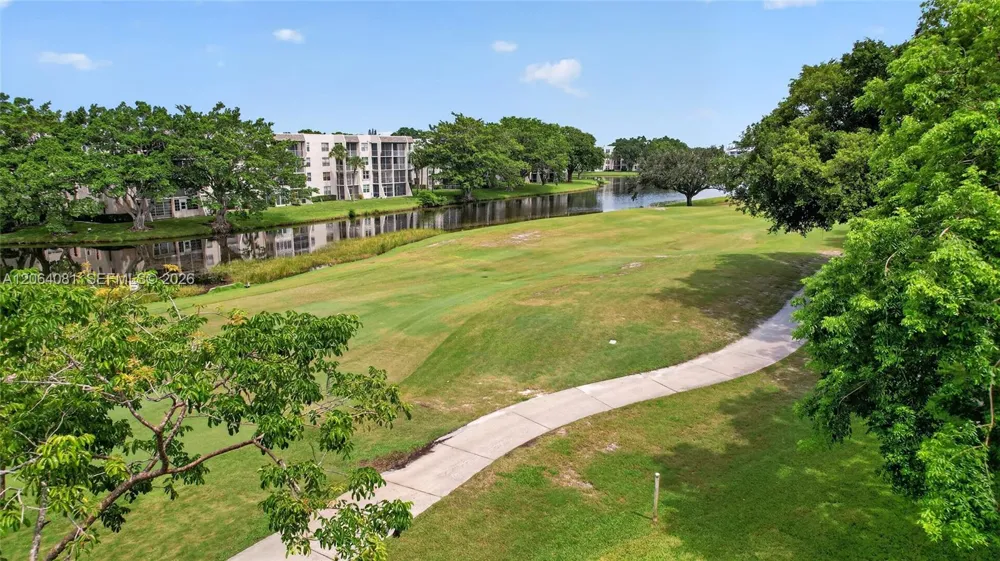 1713 Whitehall Dr #306 Davie, FL 33324