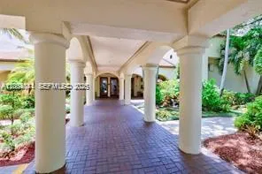 1713 Whitehall Dr #306 Davie, FL 33324