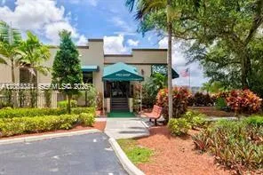 1713 Whitehall Dr #306 Davie, FL 33324
