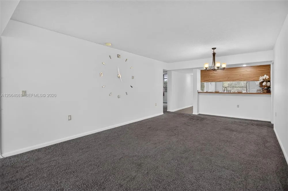 1713 Whitehall Dr #306 Davie, FL 33324