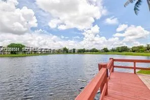 1713 Whitehall Dr #306 Davie, FL 33324