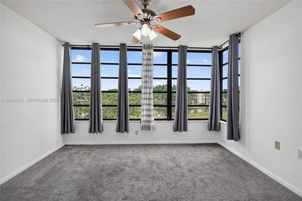 1713 Whitehall Dr #306 Davie, FL 33324