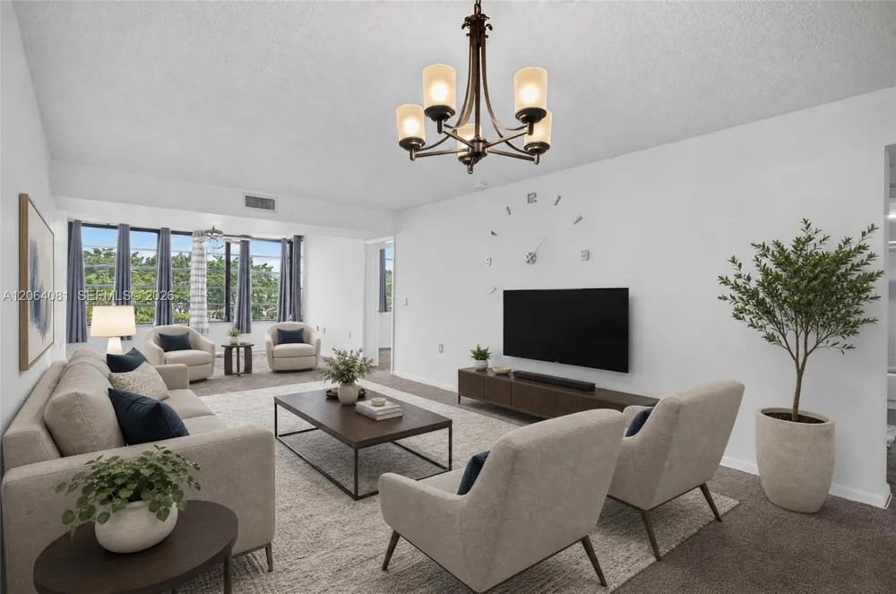 1713 Whitehall Dr #306 Davie, FL 33324