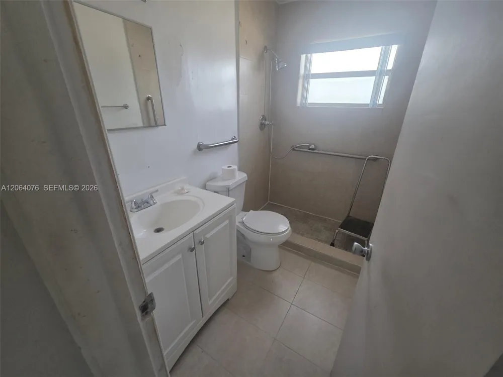 45 E 11th St #15 Hialeah, FL 33010
