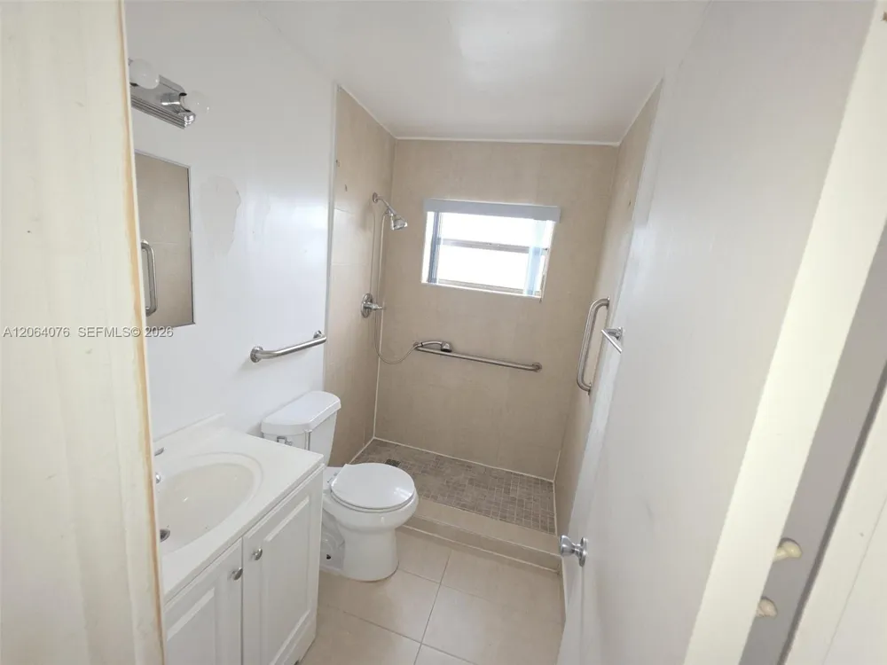 45 E 11th St #15 Hialeah, FL 33010