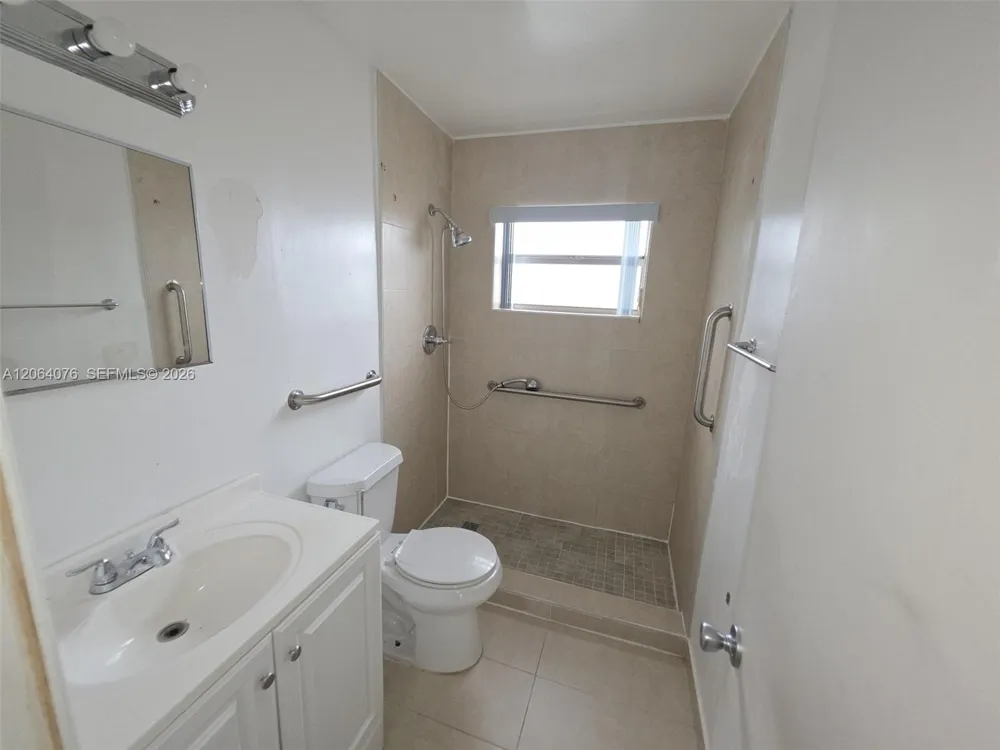 45 E 11th St #15 Hialeah, FL 33010