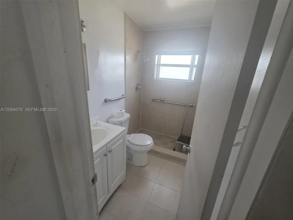 45 E 11th St #15 Hialeah, FL 33010