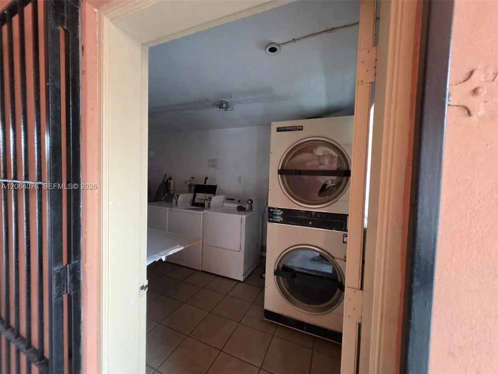 45 E 11th St #15 Hialeah, FL 33010