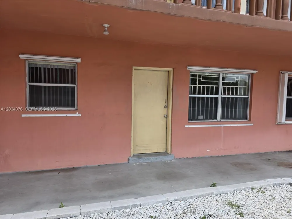 45 E 11th St #15 Hialeah, FL 33010
