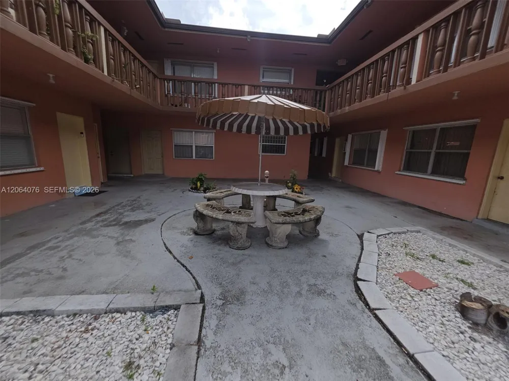 45 E 11th St #15 Hialeah, FL 33010