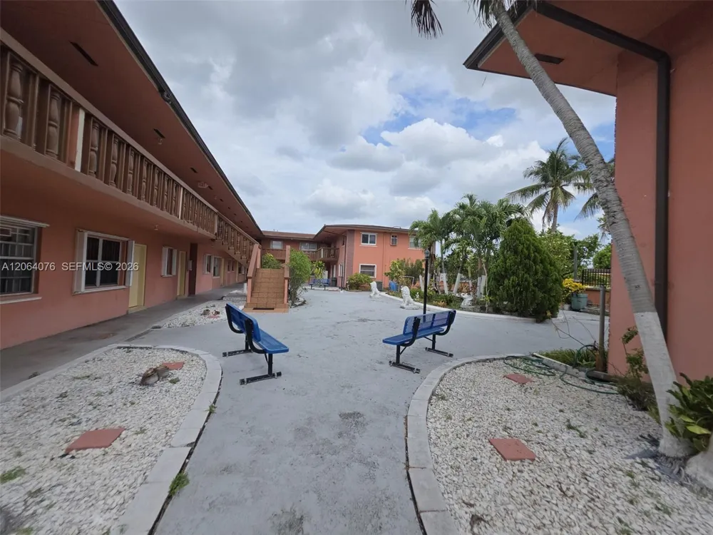 45 E 11th St #15 Hialeah, FL 33010