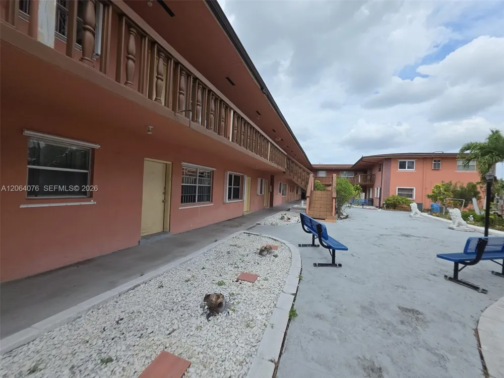 45 E 11th St #15 Hialeah, FL 33010