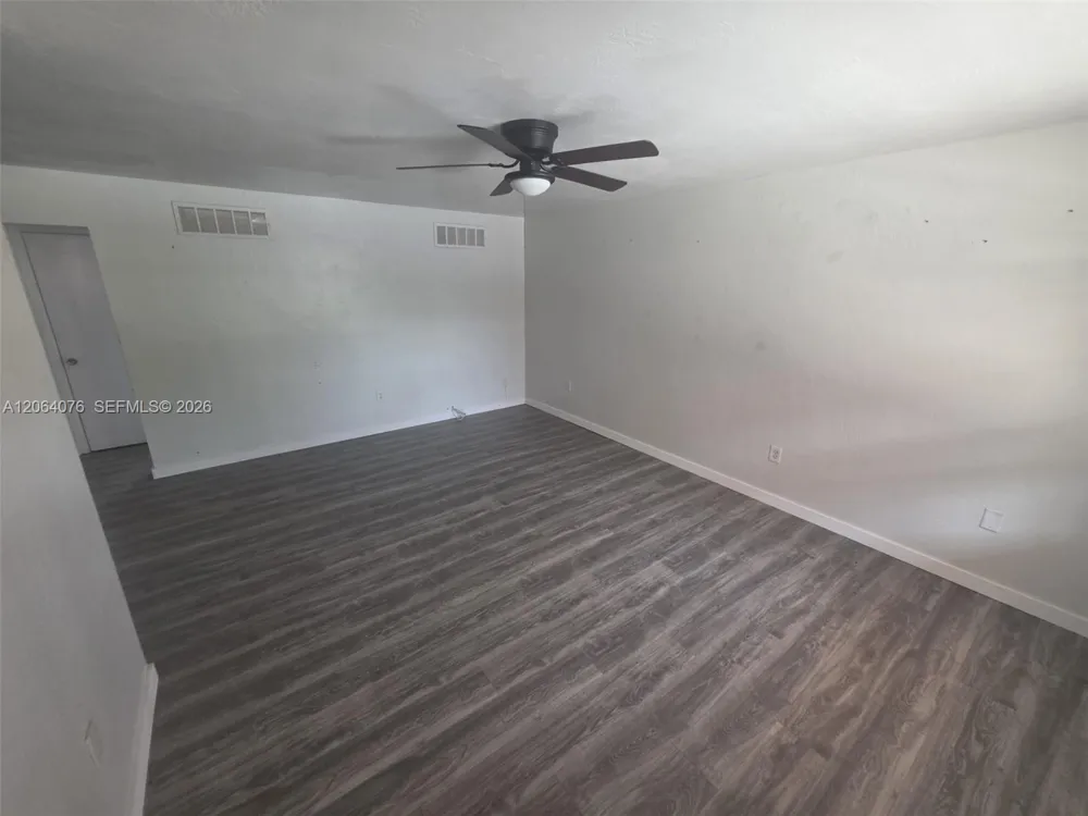 45 E 11th St #15 Hialeah, FL 33010