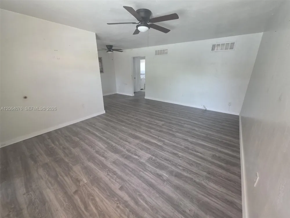 45 E 11th St #15 Hialeah, FL 33010