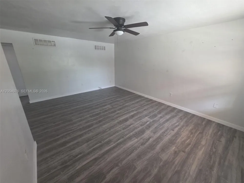 45 E 11th St #15 Hialeah, FL 33010