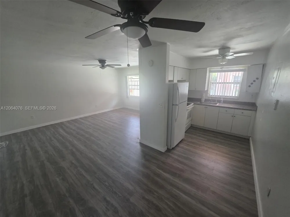 45 E 11th St #15 Hialeah, FL 33010