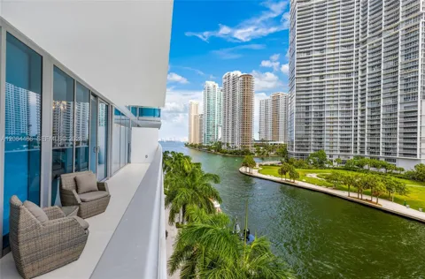 200 Biscayne Boulevard Way #504