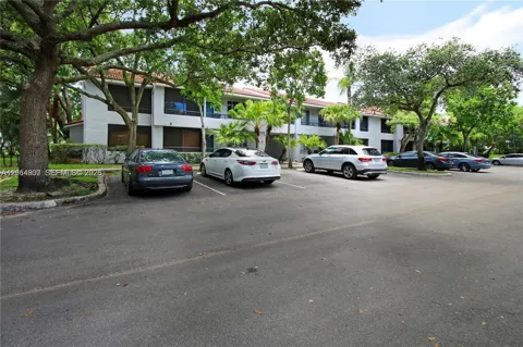 831 Lyons Rd #23101