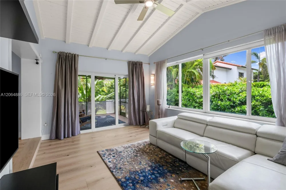 810 Venetia Ave Coral Gables, FL 33134