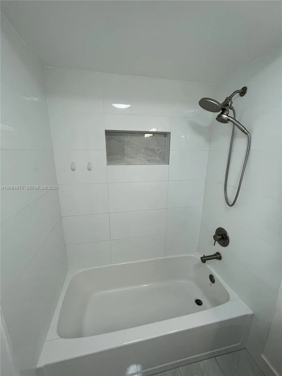 905 NW 82nd Ave #111-B Miami, FL 33126