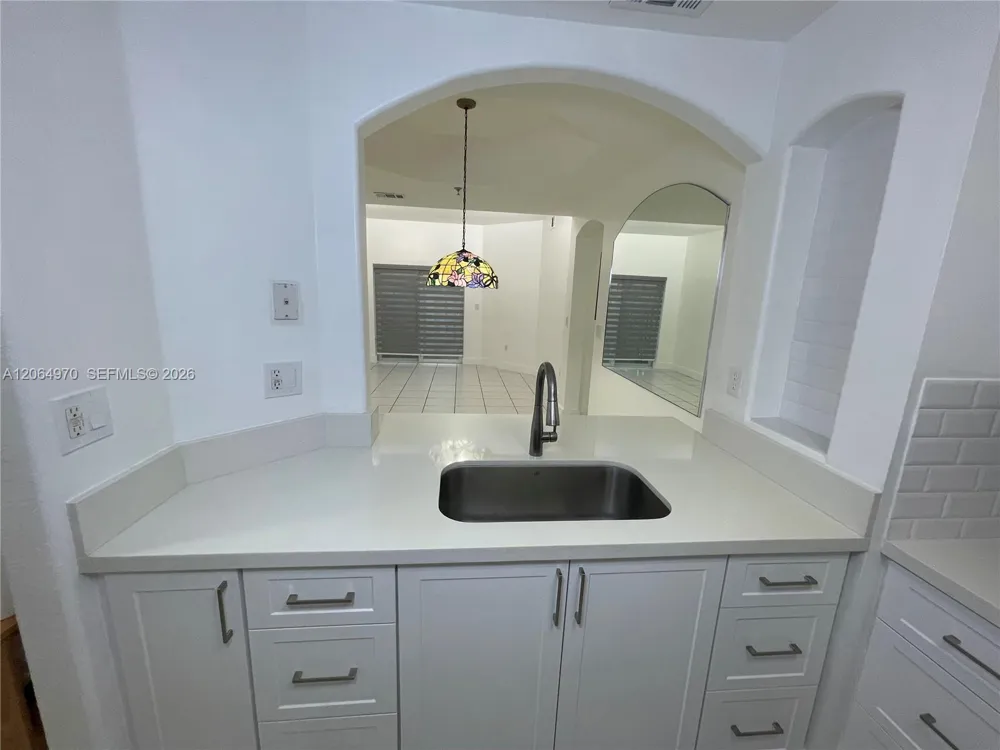 905 NW 82nd Ave #111-B Miami, FL 33126