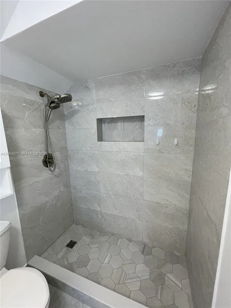 905 NW 82nd Ave #111-B Miami, FL 33126