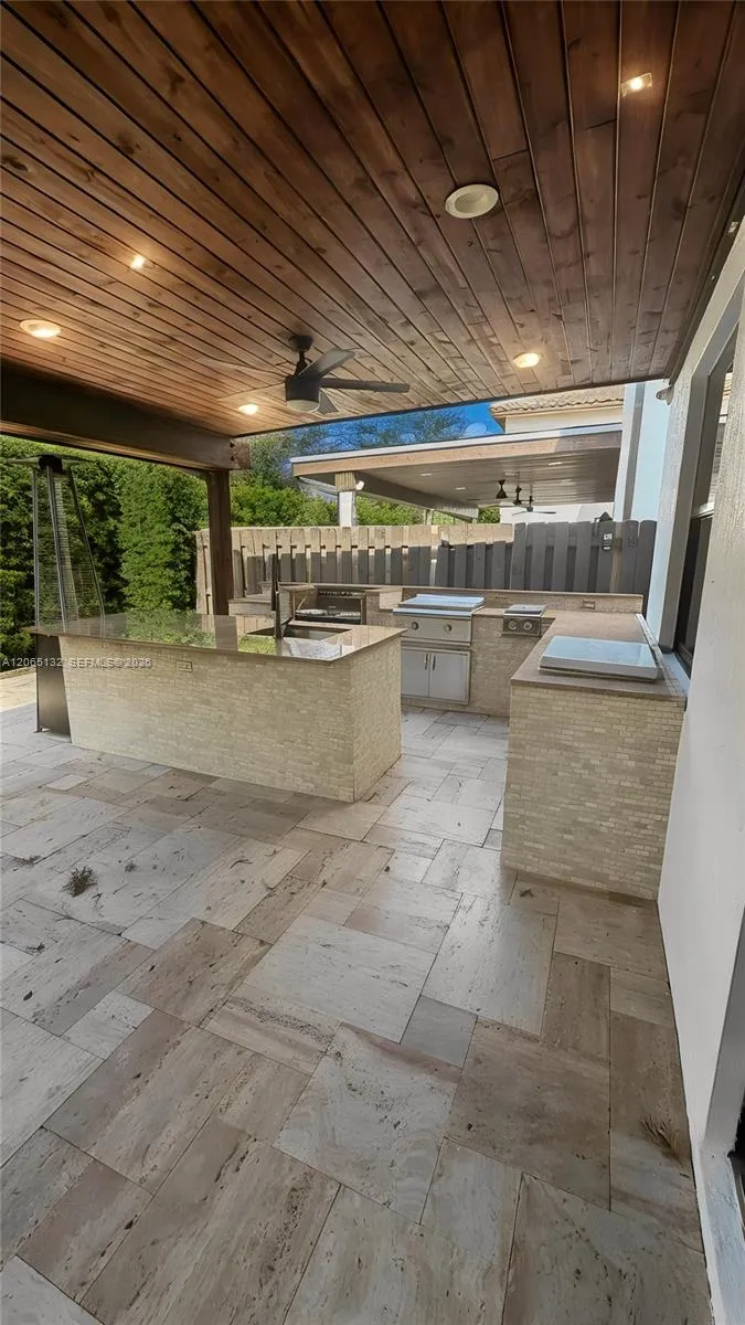 10229 NW 87th Ter Doral, FL 33178