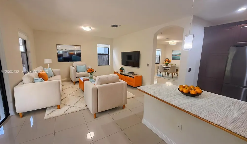 10229 NW 87th Ter Doral, FL 33178